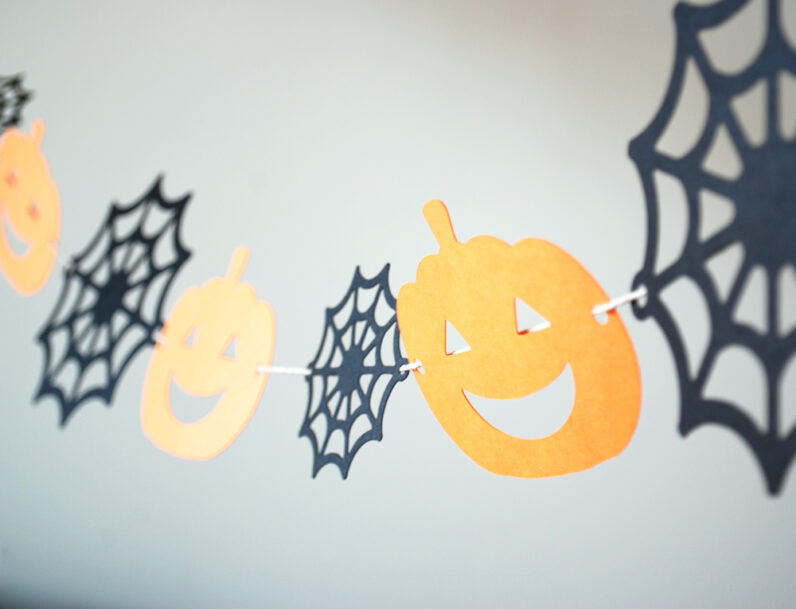 Halloween Pumpkin and Spider Webs Paper Garland 5 ft.