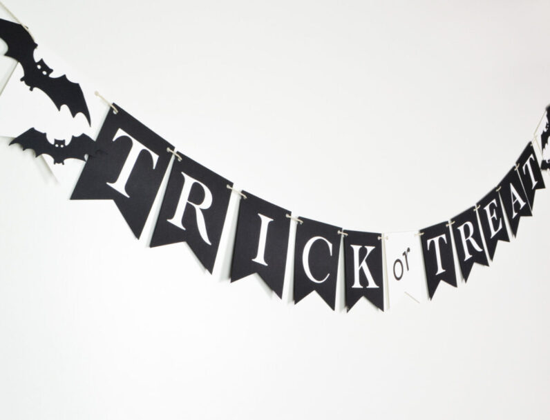 Trick or Treat Halloween Garland Black and White